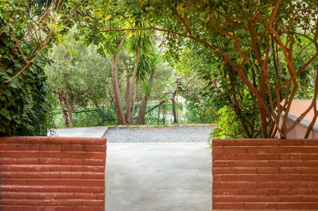 Aphrodite Studios & Apartment Bali  Exterior photo