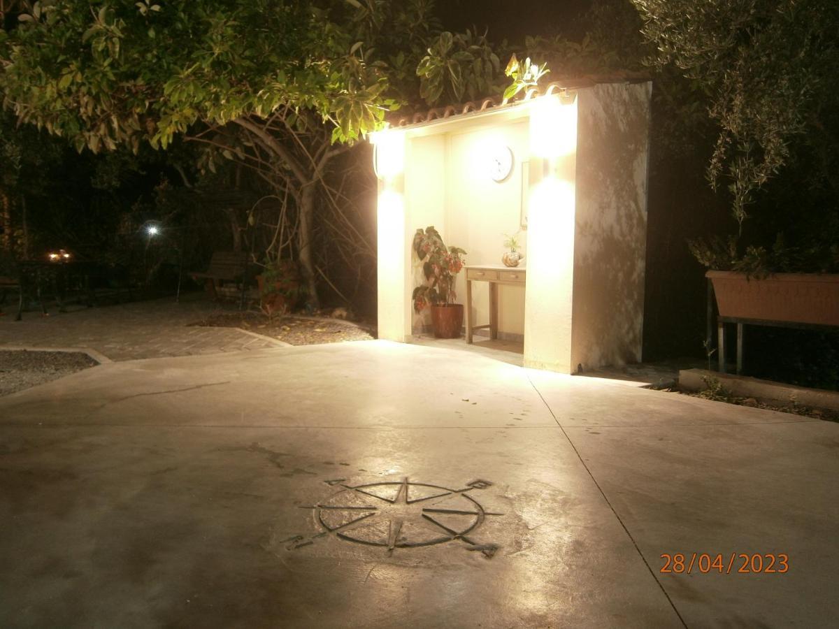Aphrodite Studios & Apartment Bali  Exterior photo